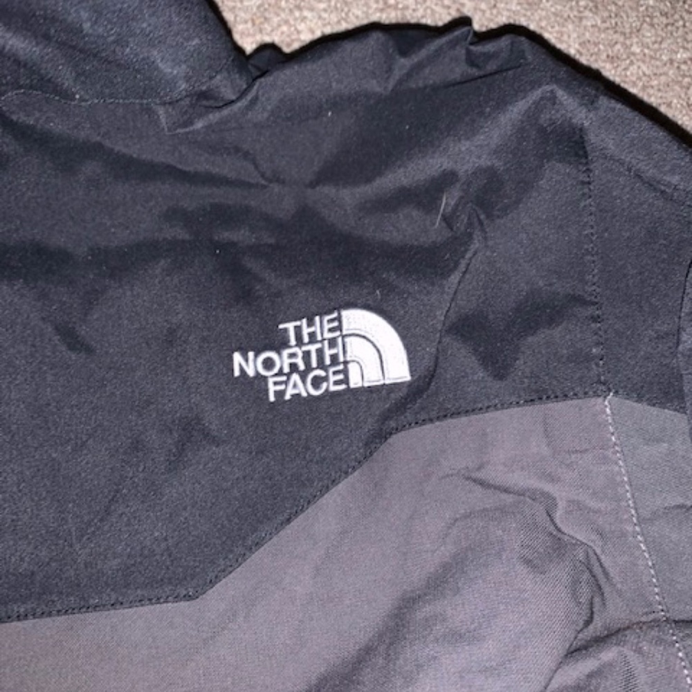 (Limited Edition) North Face Shell Jacket - Picture 6 of 8